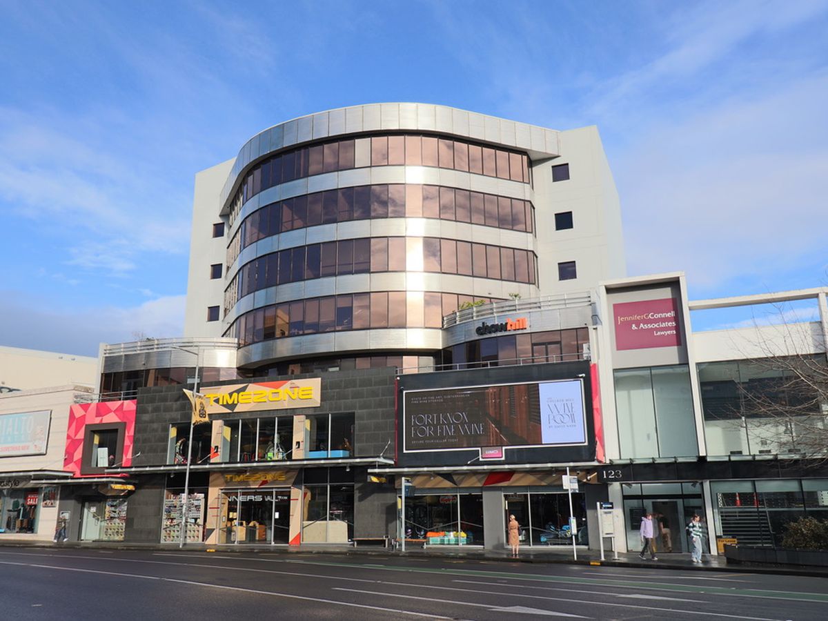 For lease, Three offices space available, floor size 110 m2, 300 m2,316 m2, 135 Broadway, Newmarket, Auckland