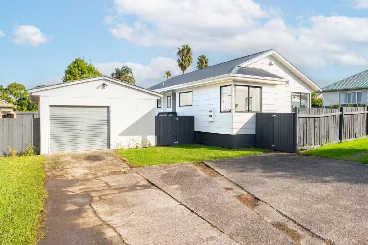 2/7 Rewarewa Road, Te Atatu Peninsula