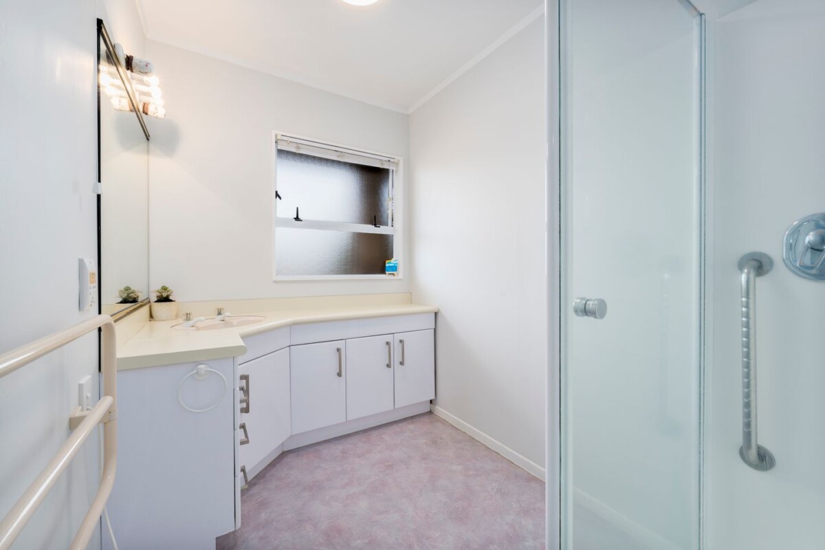 2/73 Vintage Drive, Henderson, Auckland
