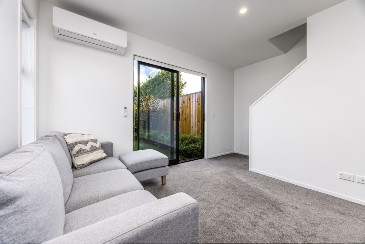11/10 Fathom Place, Te Atatu Peninsula, , Auckland
