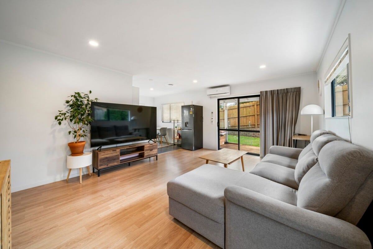 Must Sell – Owner Says Present All Offers, 2/109 Target Road, Totara Vale, Auckland