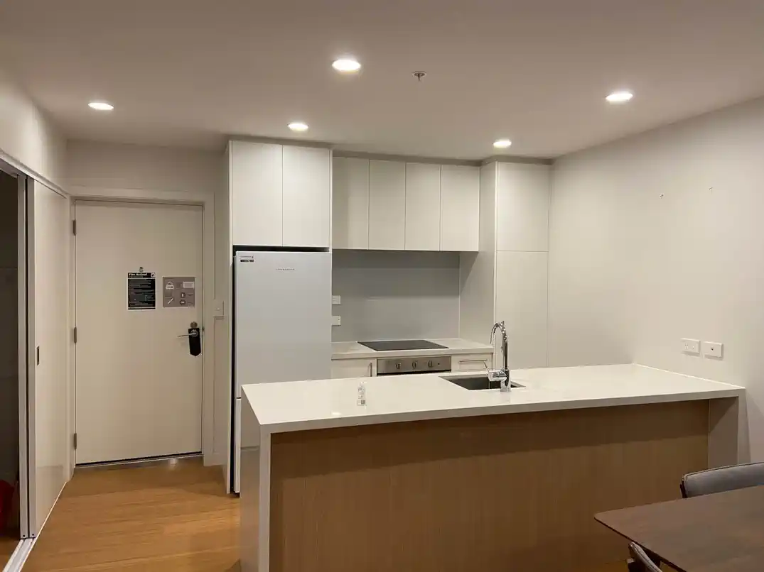 Double Grammar school zone, Freehold 2 beds 2 baths apartment, 71sqm including a 7sqm balcony, Full furniture package is included, move-in ready, 0.9 km to Auckland Girls’ Grammar School, 1.7 km to Auckland Grammar, 1208/438 Queen Street, City Centre, Auckland