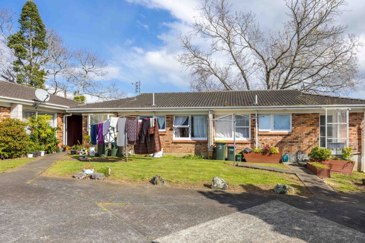 10 x Brick and Tile Units on a single Freehold Title, 28 Landscape Road, Papatoetoe, Auckand