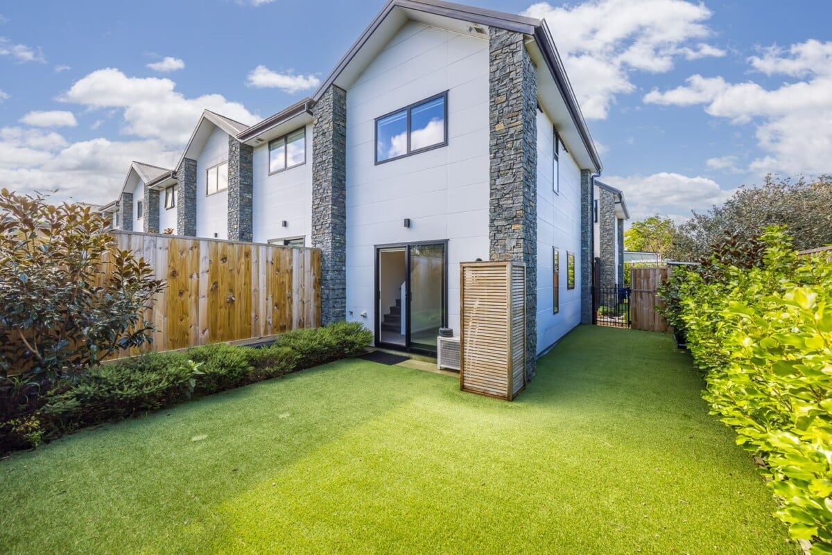 11/10 Fathom Place, Te Atatu Peninsula, , Auckland