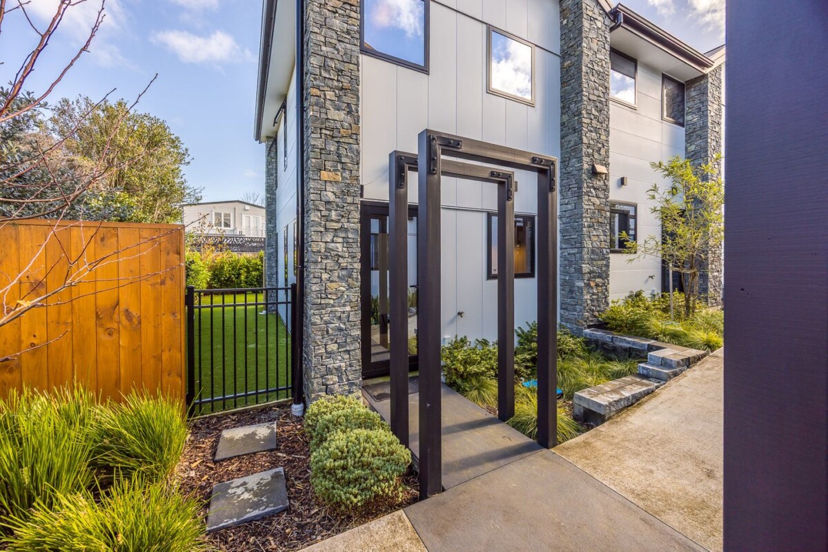 11/10 Fathom Place, Te Atatu Peninsula, , Auckland