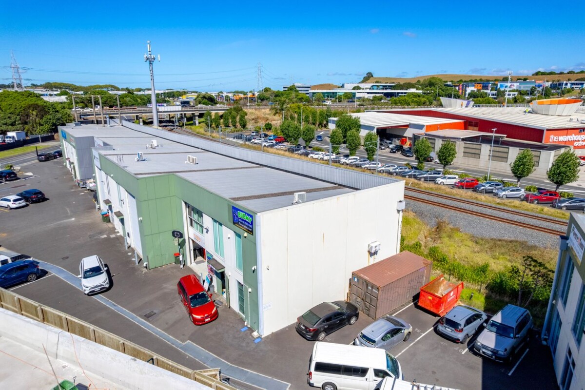 2 x (8 m x 4m) 32sqm wall advertising spots, 7/4 Clemow Drive, Mount Wellington, Auckland