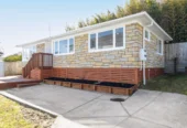 Move-in ready, RENOVATED standalone 3 beds 1.5 baths house on 290m2 section, close to schools, shops and public transport, 26A Jamaica Place, Blockhouse Bay, Auckland
