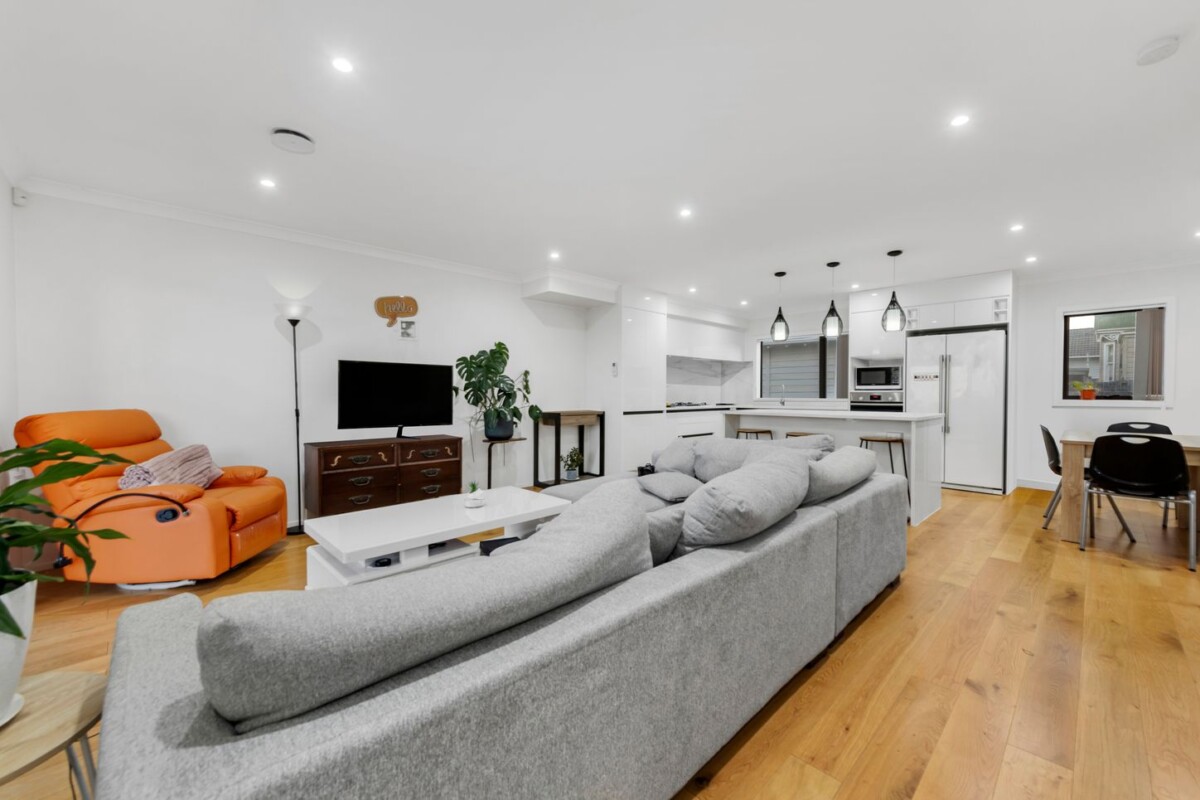 Priced under CV , 191m2 4 beds 3 baths house with garage, Centrally located – easy access to shops, public transport, parks, and amenities, 2/2 Marion Avenue, Mount Roskill, Auckland