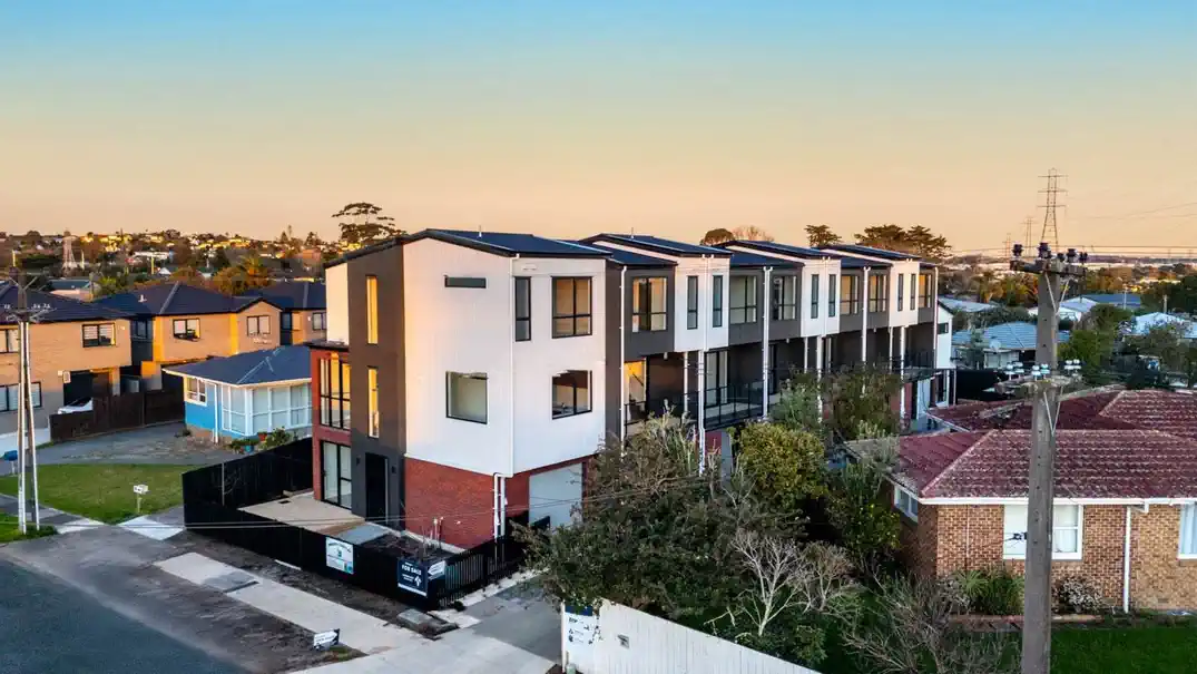3/32 Tiraumea Drive, Pakuranga, Auckland