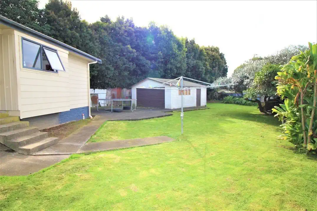 For rent, 3 bedrooms 1 bathroom house, 12 Harwell Place, Mangere, Auckland, Available now