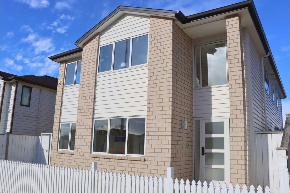 Walk to Ormiston Schools & Town Centre, 233 Murphys Road, Flat Bush, Auckland