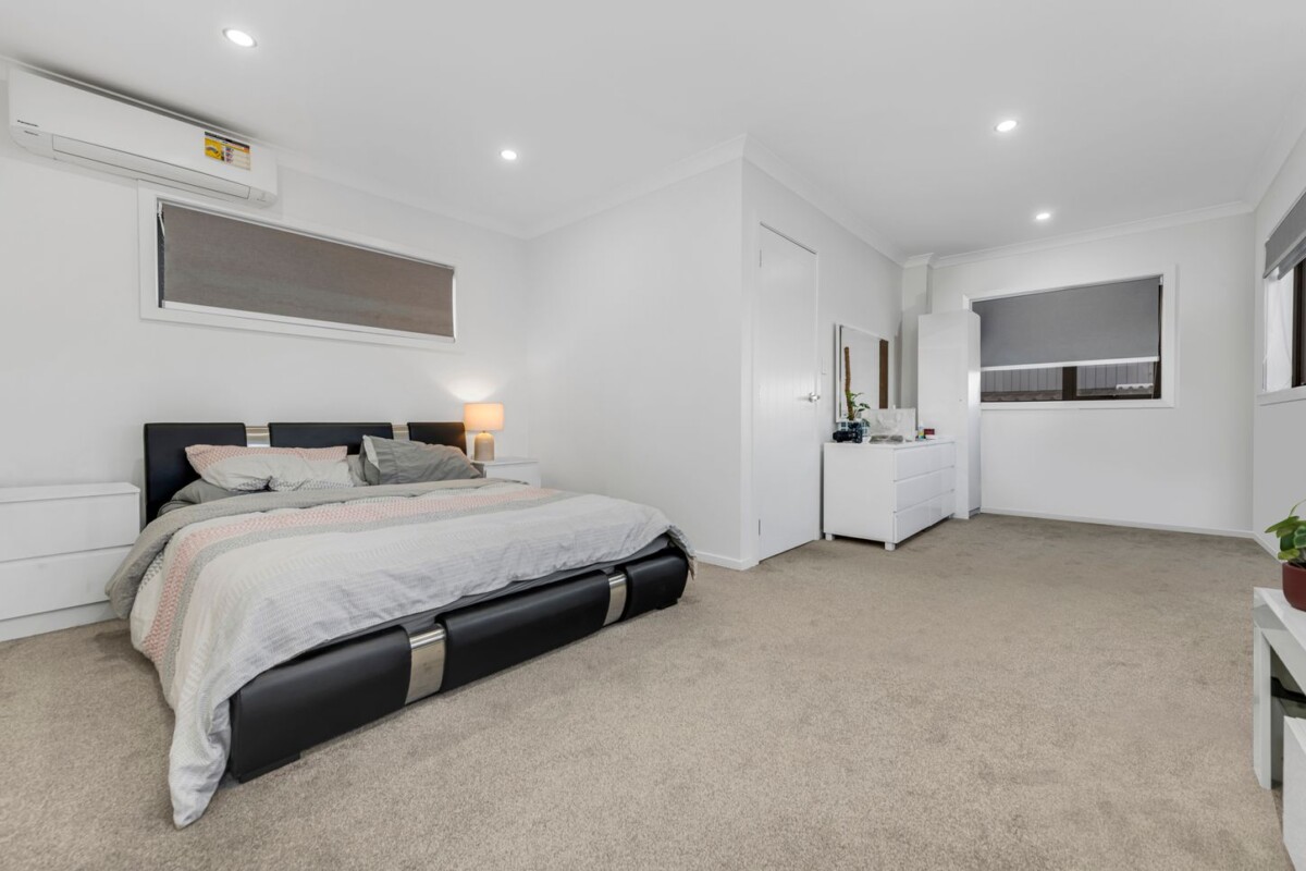 Priced under CV , 191m2 4 beds 3 baths house with garage, Centrally located – easy access to shops, public transport, parks, and amenities, 2/2 Marion Avenue, Mount Roskill, Auckland