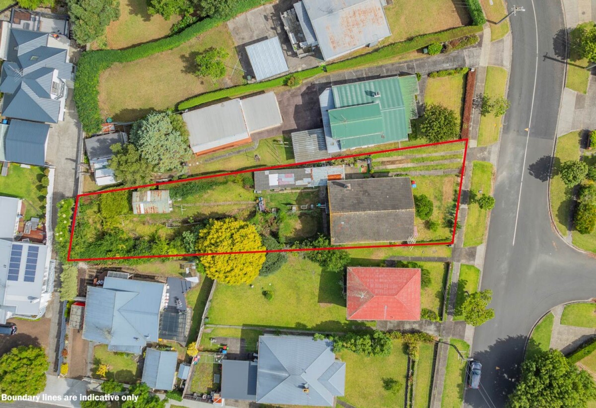 3 beds house on 880m2 section, With RC, EPA, BC for 5 houses (2 Duplex and 1 Free-standing house), 74 Namata Road, One Tree Hill, Auckland