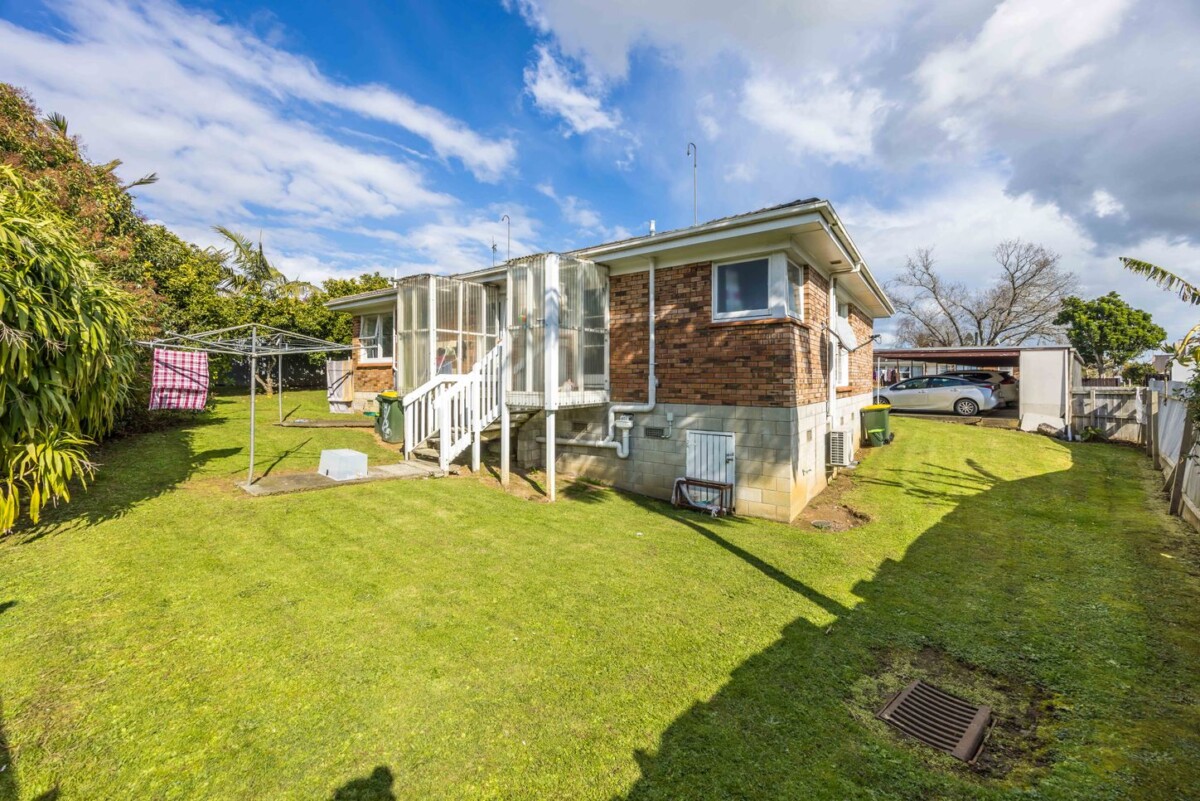 10 x Brick and Tile Units on a single Freehold Title, 28 Landscape Road, Papatoetoe, Auckand