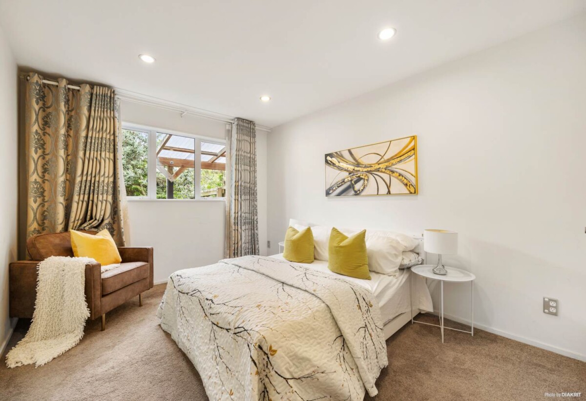 Dual Entrances, 6 (3+3) Beds house on 612m2 section, Newly Renovated Front Wing, 6 Brabham Place, Avondale, Auckland