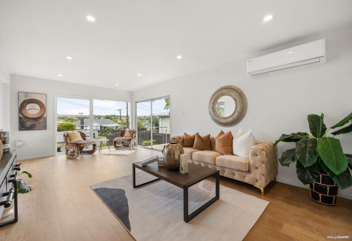 Dual Entrances, 6 (3+3) Beds house on 612m2 section, Newly Renovated Front Wing, 6 Brabham Place, Avondale, Auckland
