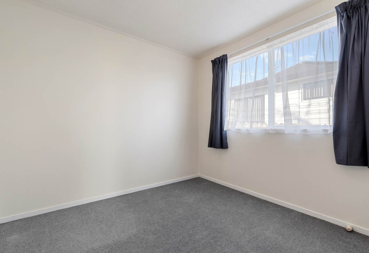 Must sell, 2/14 Silver Creek Road, Weymouth, Auckland