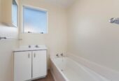 Must sell, 2/14 Silver Creek Road, Weymouth, Auckland