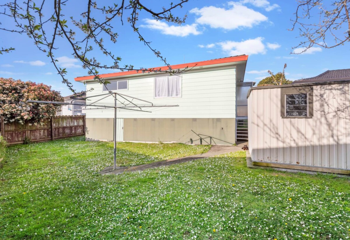 Must sell, 2/14 Silver Creek Road, Weymouth, Auckland