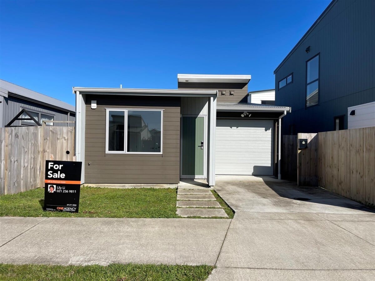 10 Year Master Build Guarantee, brandnew 3 beds 3 baths house with garage on 224m2 section, close to train station, shops, cafes, schools and Bruce Pulman Park, 25 Clayden Shuttleworth St, Takanini, Auckland