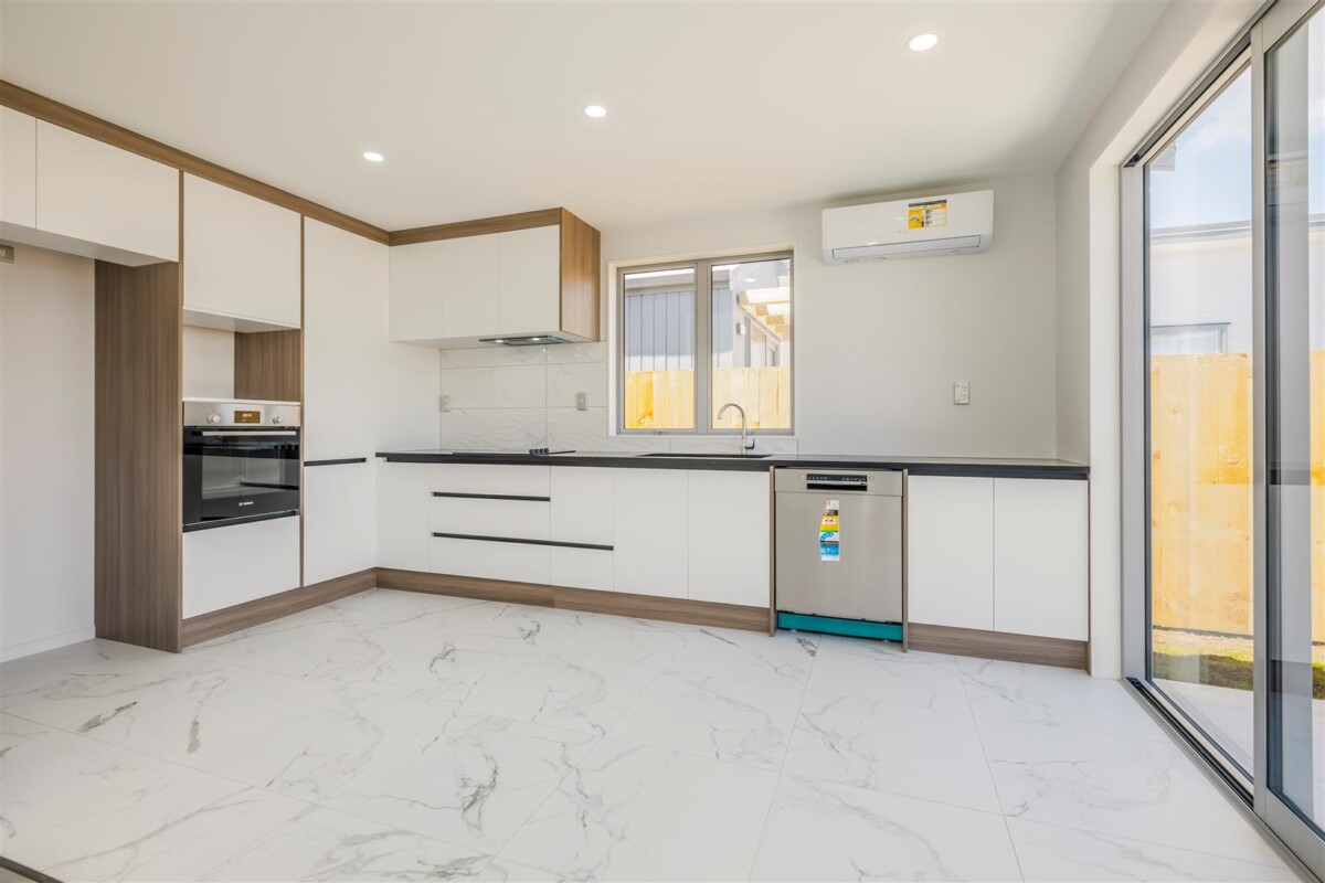 10 Year Master Build Guarantee, brandnew 3 beds 3 baths house with garage on 224m2 section, close to train station, shops, cafes, schools and Bruce Pulman Park, 25 Clayden Shuttleworth St, Takanini, Auckland