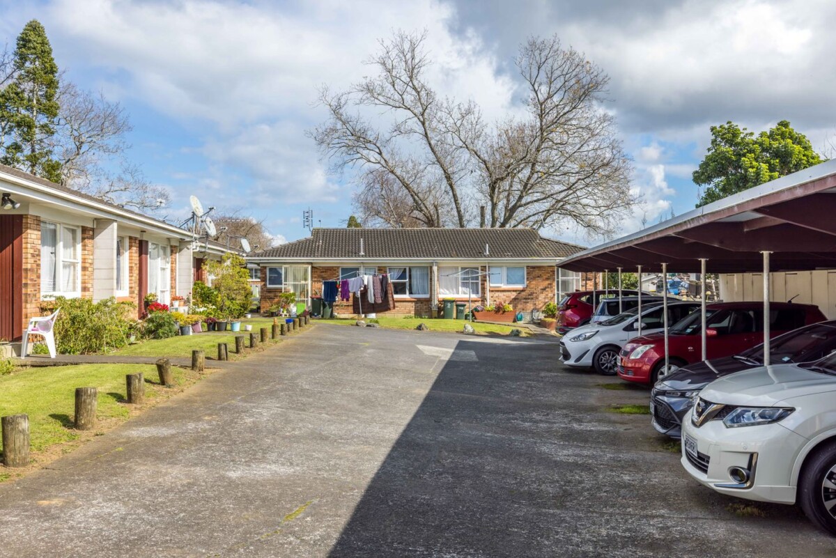 10 x Brick and Tile Units on a single Freehold Title, 28 Landscape Road, Papatoetoe, Auckand