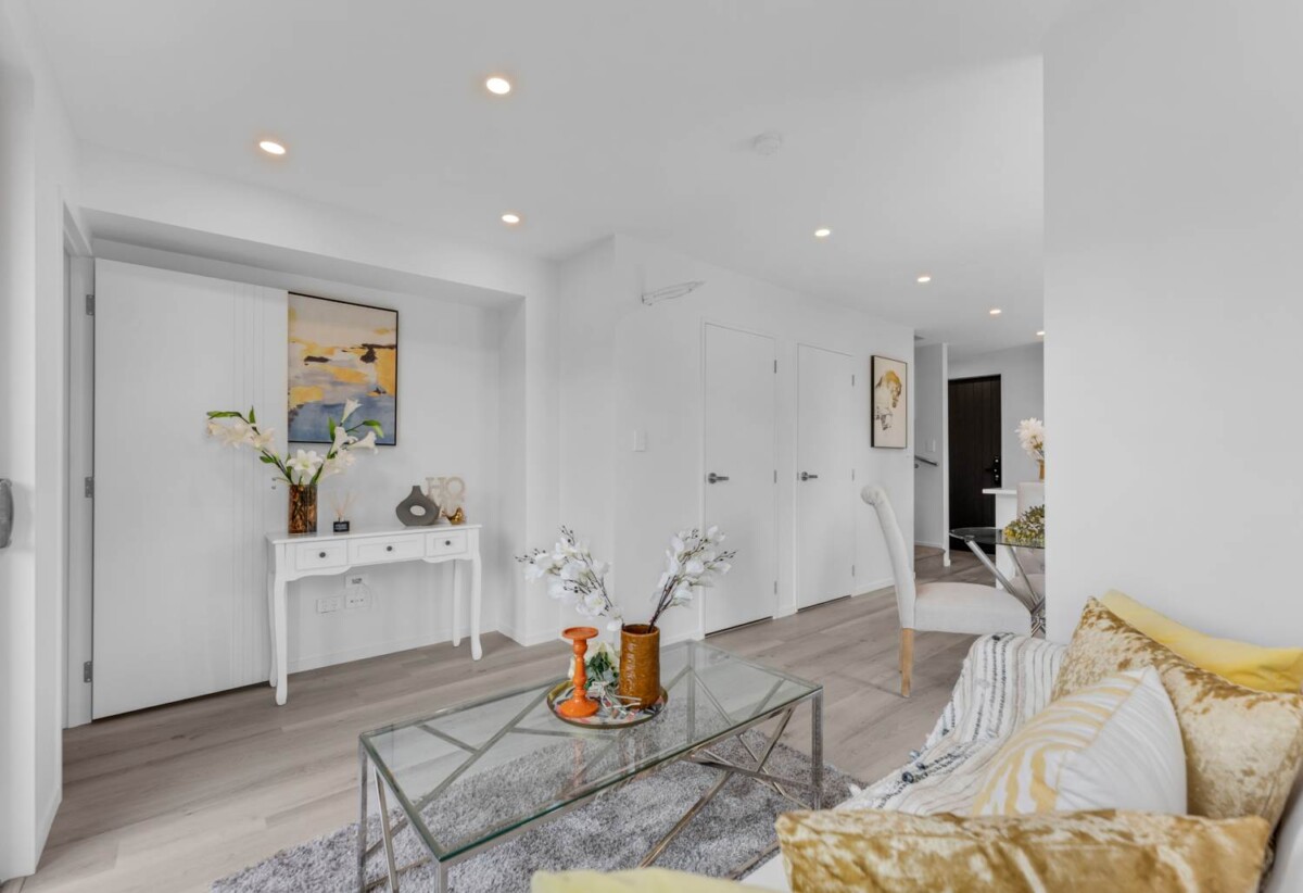 Move-in ready, Brandnew 2 beds 2.5 baths home with car park, 2 ensuites, 0.8 km to Manurewa High School, 1.2 km to Manurewa Intermediate, 1.4 km to Manurewa West School, 7/163 Russell Road, Manurewa, Auckland