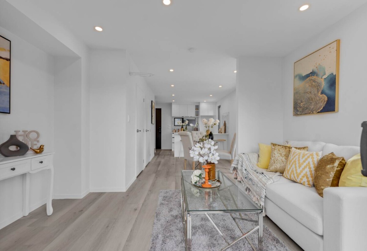 Move-in ready, Brandnew 2 beds 2.5 baths home with car park, 2 ensuites, 0.8 km to Manurewa High School, 1.2 km to Manurewa Intermediate, 1.4 km to Manurewa West School, 7/163 Russell Road, Manurewa, Auckland