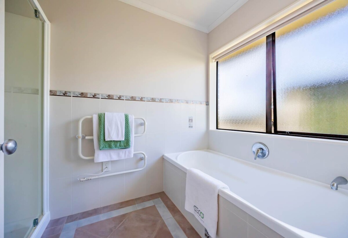 Urgent Sale, Make an Offer, 2 Stonedge Lane, Rosedale, Auckland