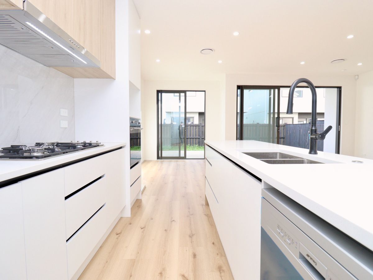 For rent, 4 bedrooms 2 bathrooms house, 12 Murray Grey Lane, Karaka, Auckland, Available Now