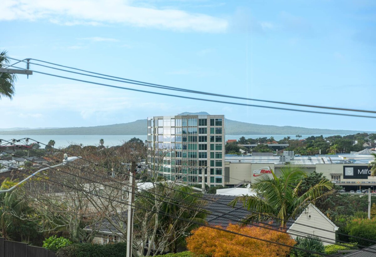 2F Rangitoto Terrace, Milford, Auckland