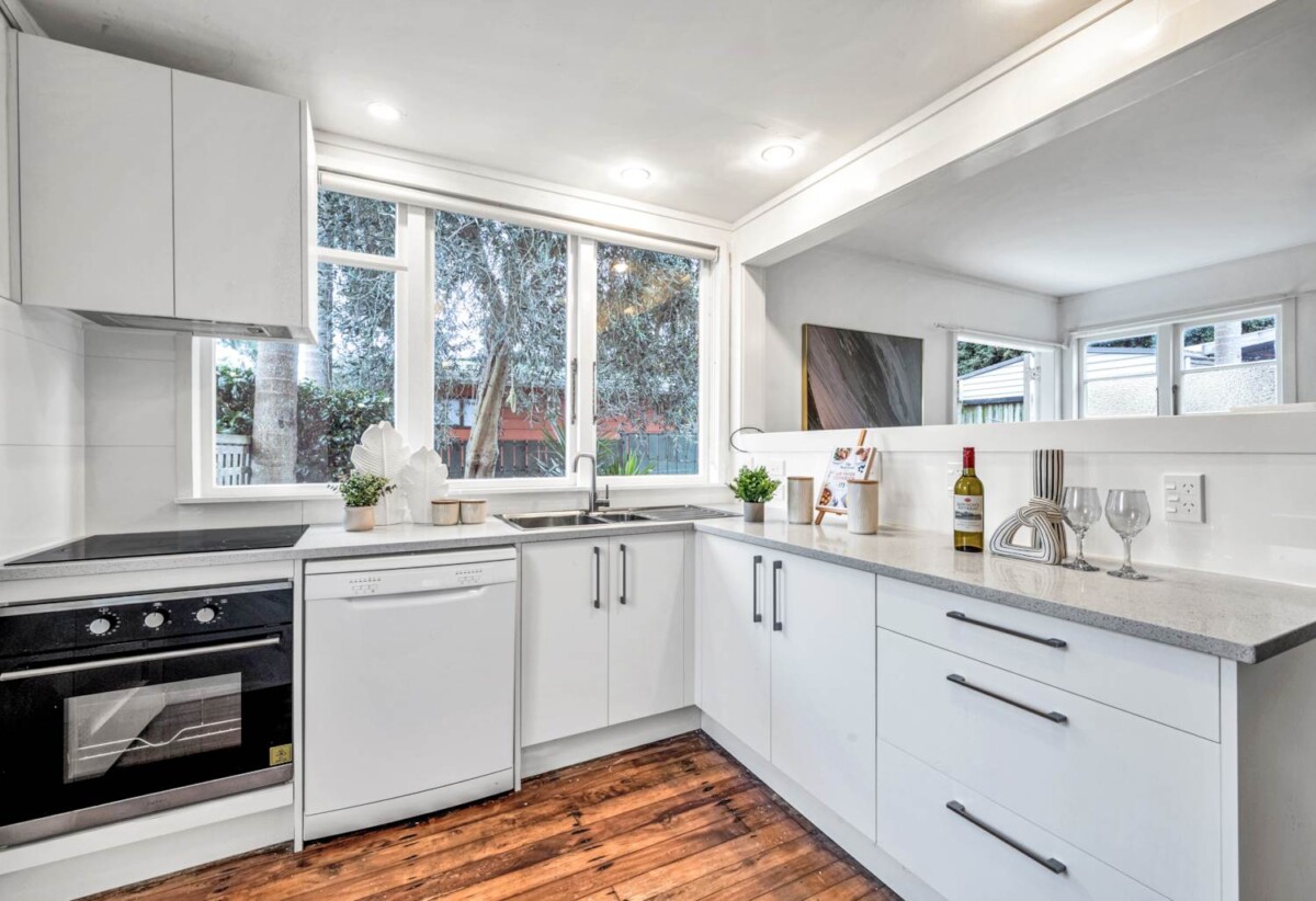 Must Sell, 14 Huapai Street, Onehunga, Auckland