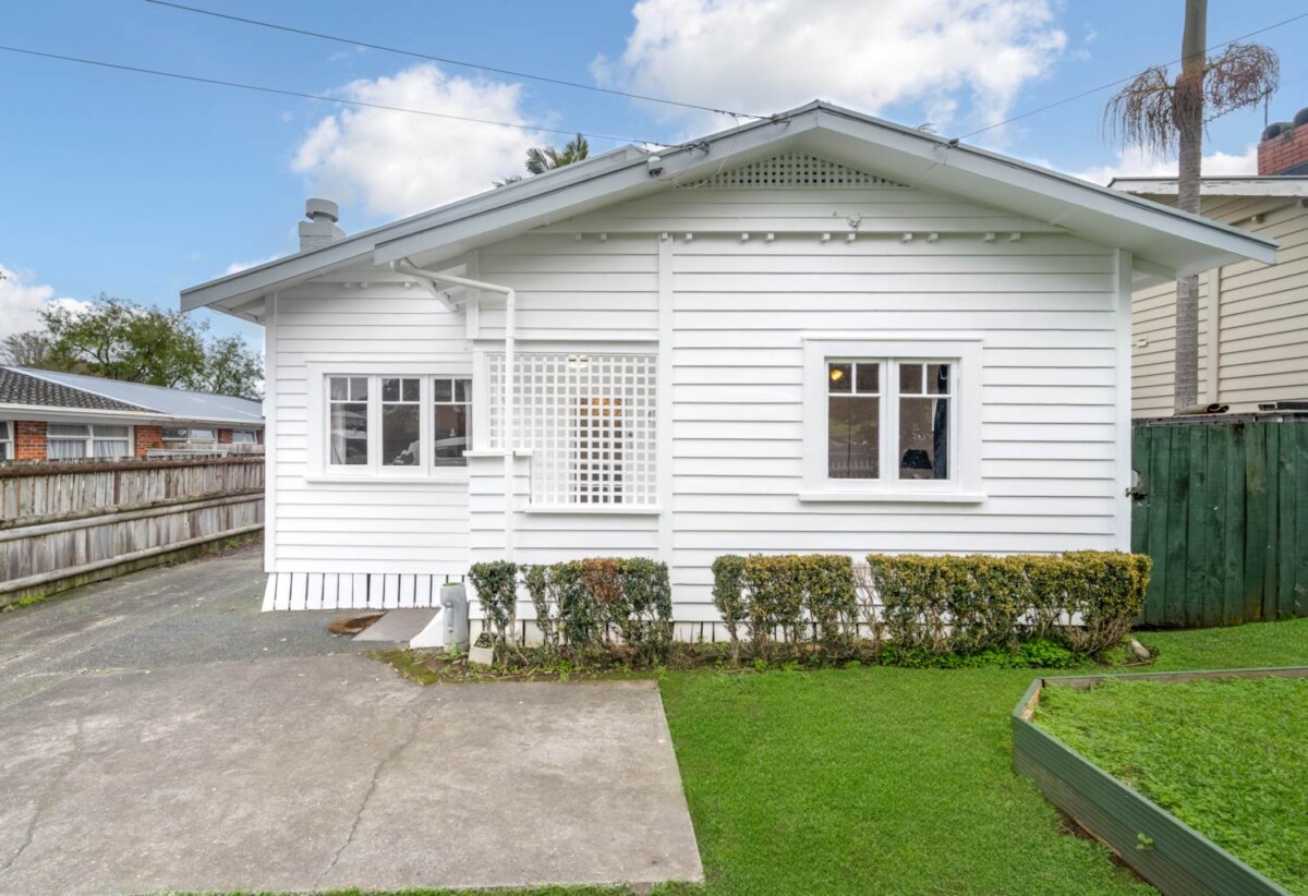 Must Sell, 14 Huapai Street, Onehunga, Auckland
