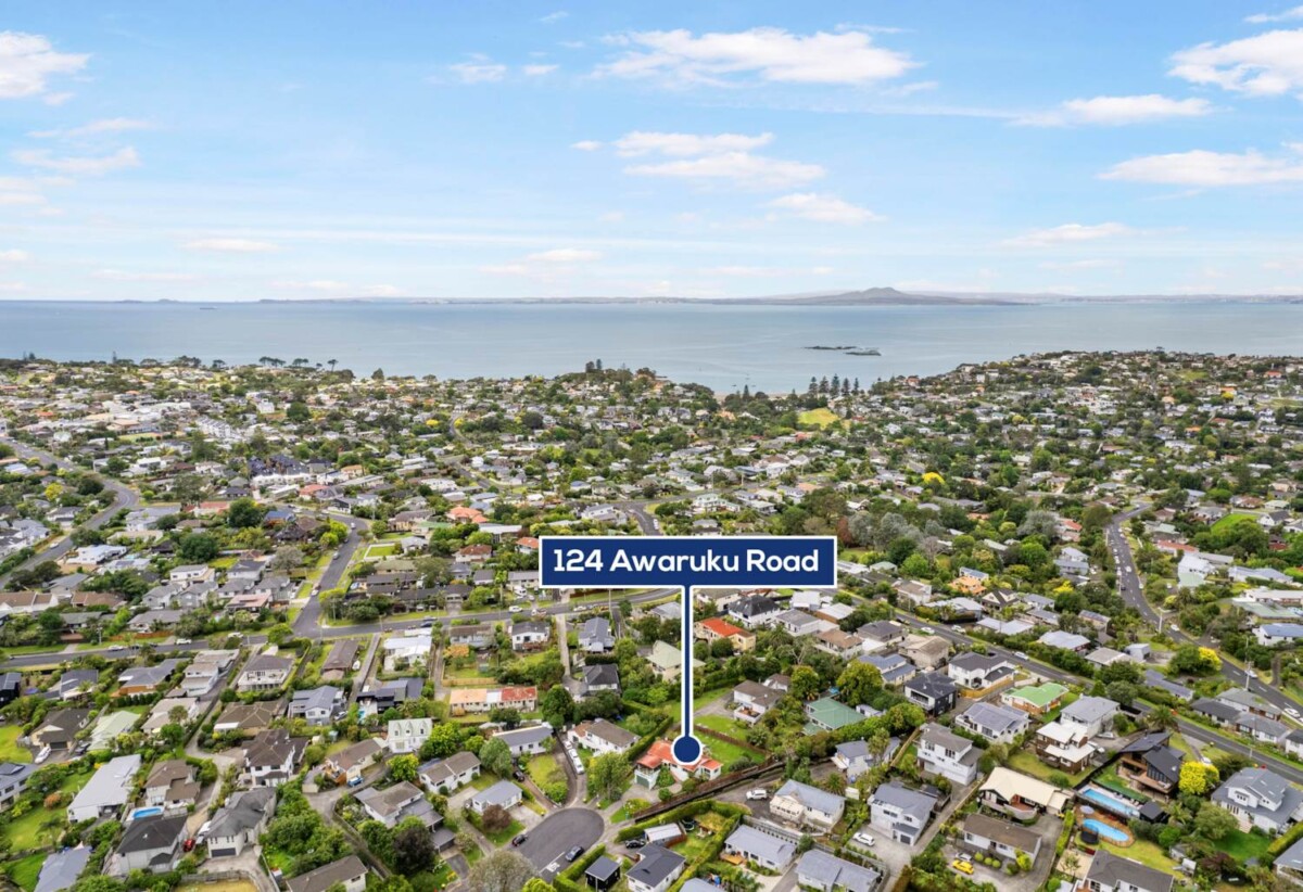 3 bedrooms house on 680m2 land, With RC, BC EPA for 3 4-bedrooms houses, 124 Awaruku Road, Torbay, Auckland
