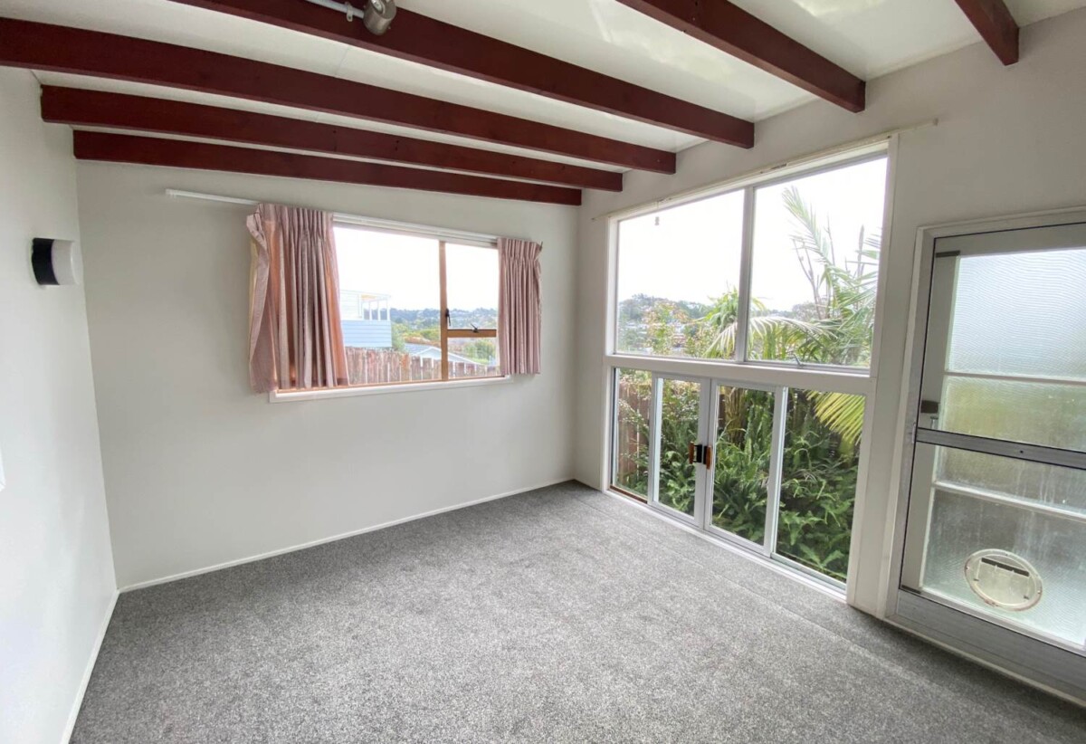 3 bedrooms house on 680m2 land, With RC, BC EPA for 3 4-bedrooms houses, 124 Awaruku Road, Torbay, Auckland