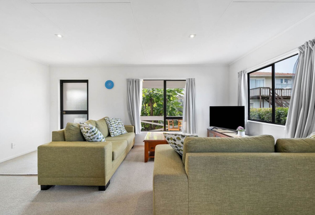 2/65 Weldene Avenue, Glenfield, Auckland