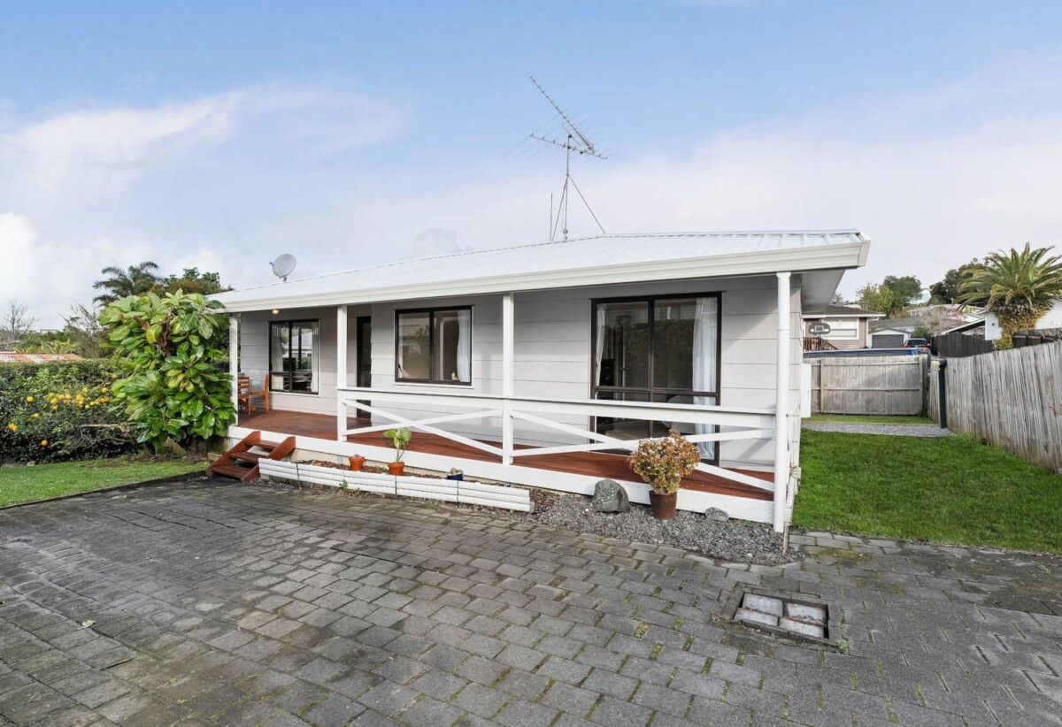 2/65 Weldene Avenue, Glenfield, Auckland
