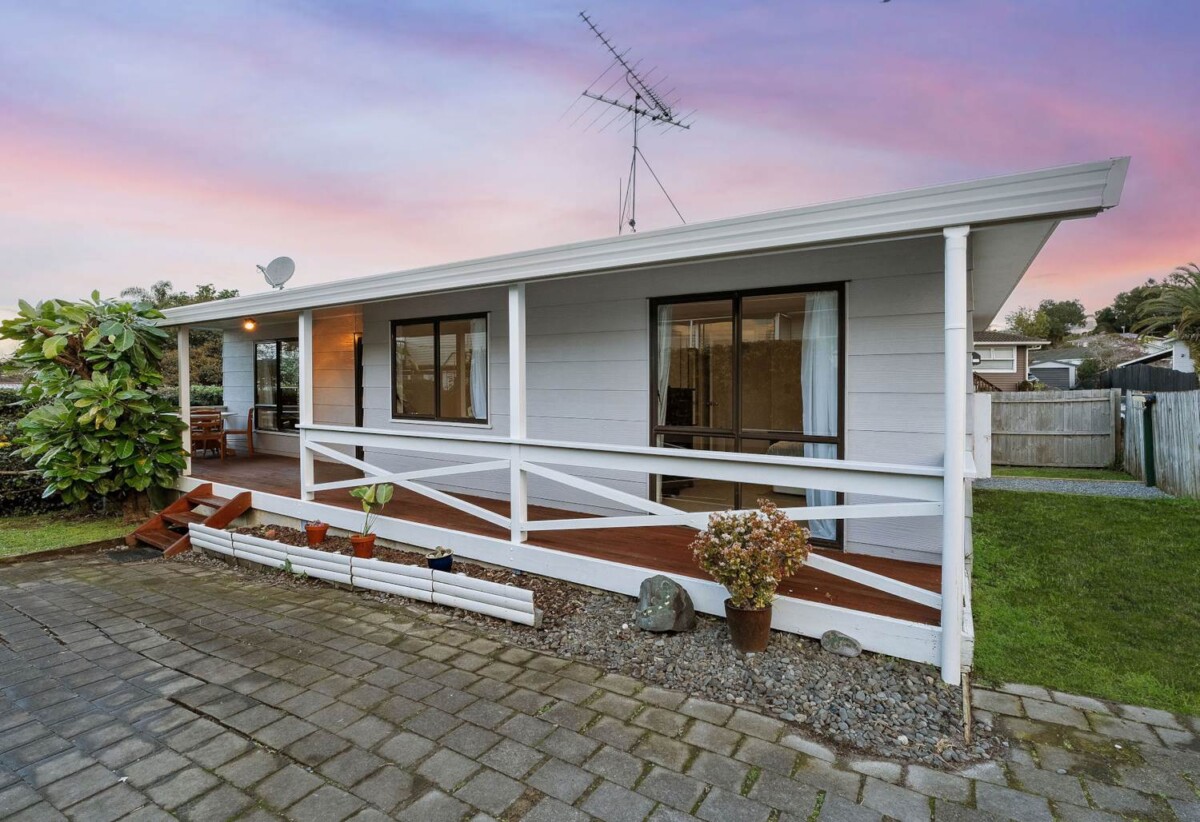 2/65 Weldene Avenue, Glenfield, Auckland