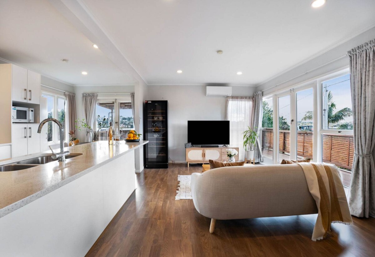 1/227 Wairau Road, Totara Vale, Auckland