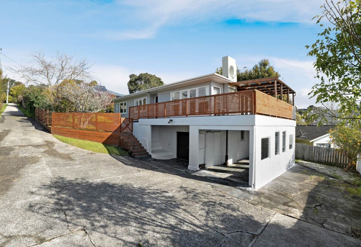 1/227 Wairau Road, Totara Vale, Auckland
