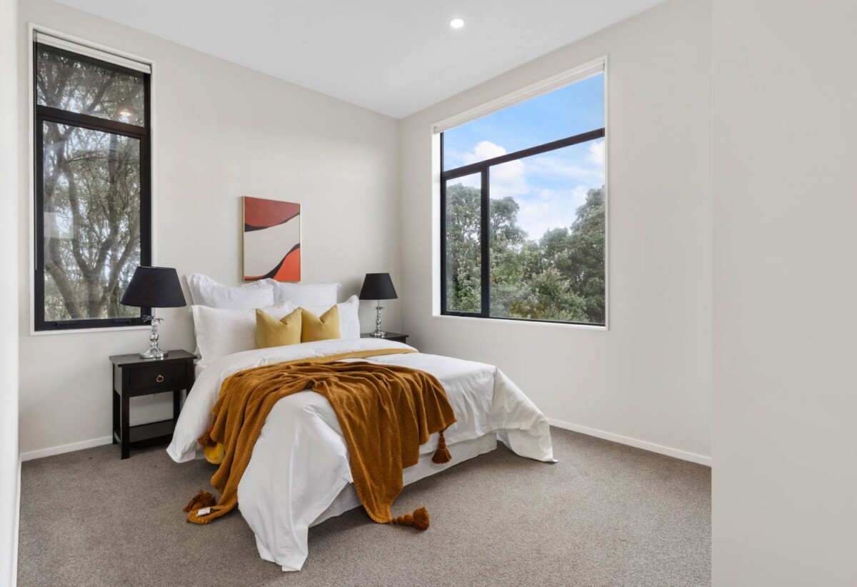 Move-in ready, repainted inside, 5 beds home on 554m2 section, 33 Komanawa Lane, Mt Wellington, Auckland