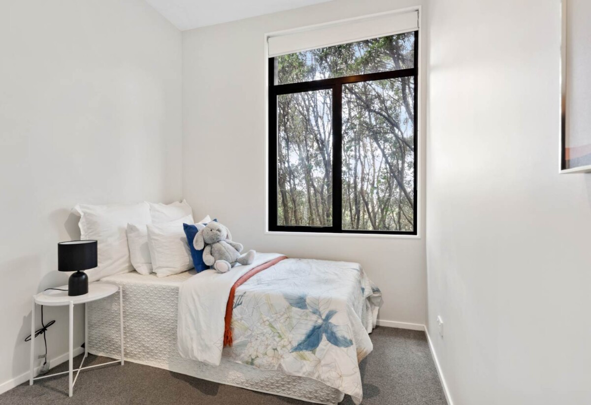Move-in ready, repainted inside, 5 beds home on 554m2 section, 33 Komanawa Lane, Mt Wellington, Auckland