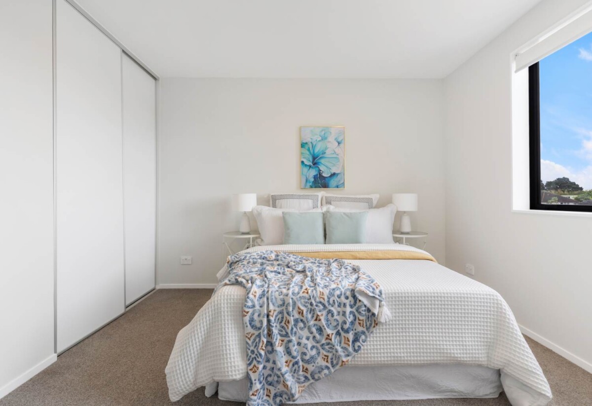 Move-in ready, repainted inside, 5 beds home on 554m2 section, 33 Komanawa Lane, Mt Wellington, Auckland