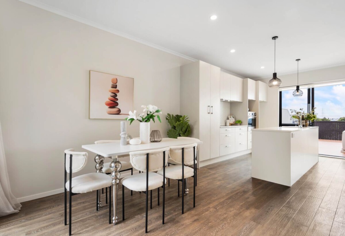 Move-in ready, repainted inside, 5 beds home on 554m2 section, 33 Komanawa Lane, Mt Wellington, Auckland