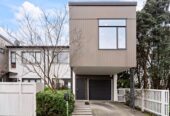 Move-in ready, repainted inside, 5 beds home on 554m2 section, 33 Komanawa Lane, Mt Wellington, Auckland