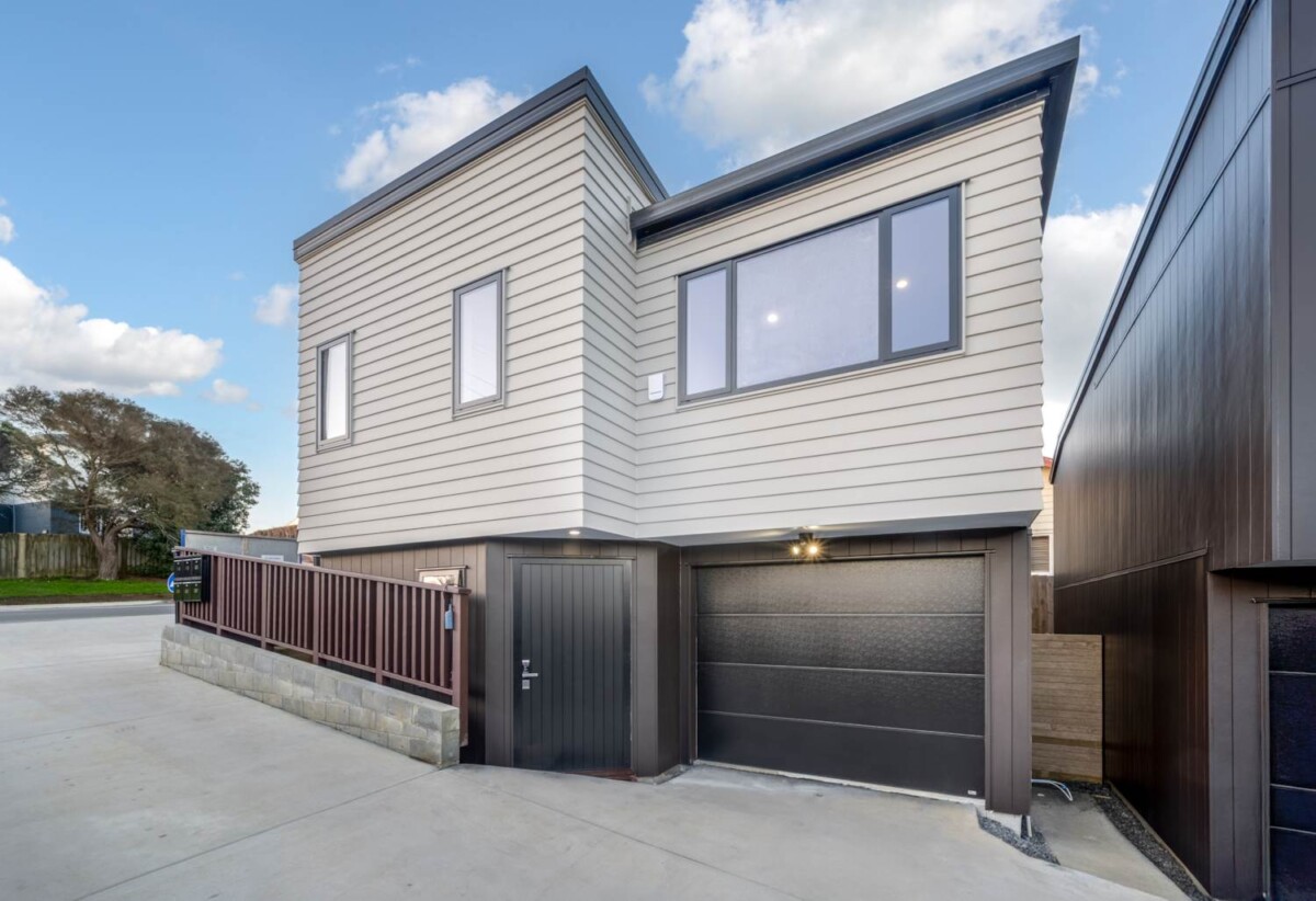 24C Roberts Road, Glenfield, Auckland