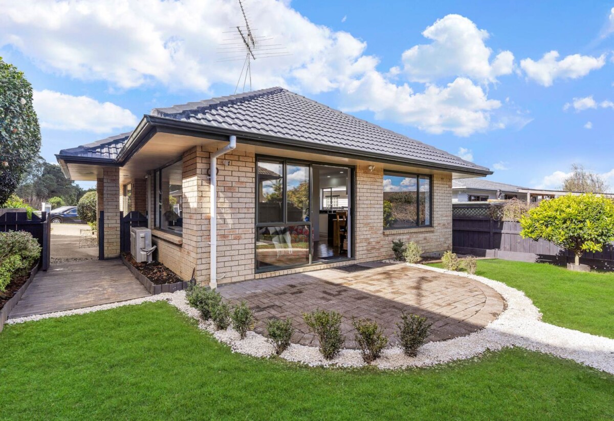 2/21 Stratford Road, Alfriston, Auckland
