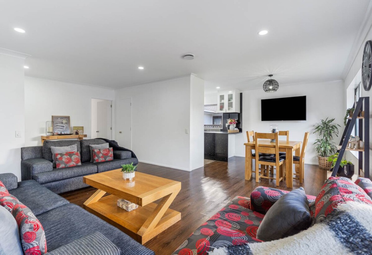 2/21 Stratford Road, Alfriston, Auckland
