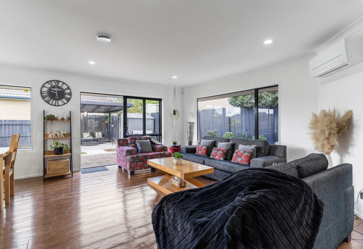 2/21 Stratford Road, Alfriston, Auckland