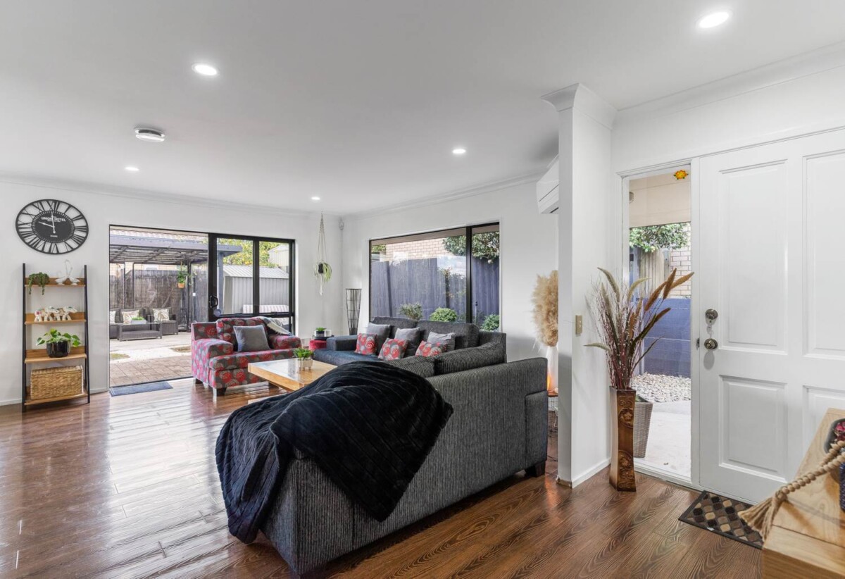 2/21 Stratford Road, Alfriston, Auckland